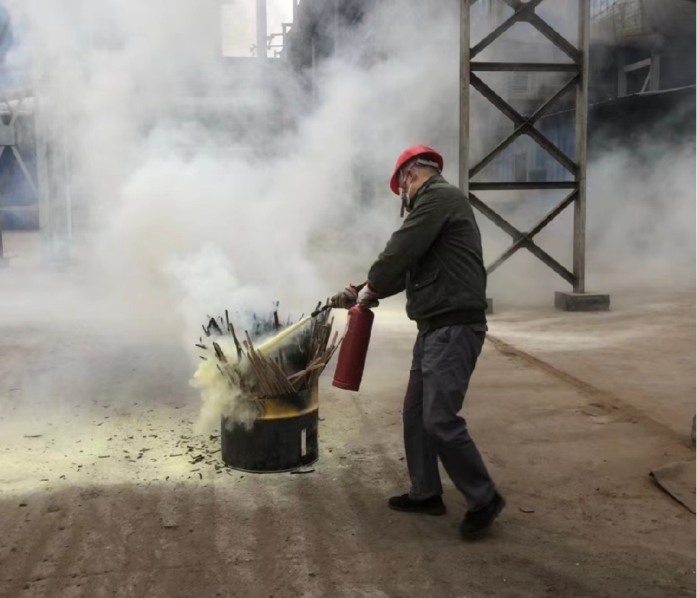 9159金莎游艺场林业人造板厂开展“预防为主，防消结合”主题消防应急演练